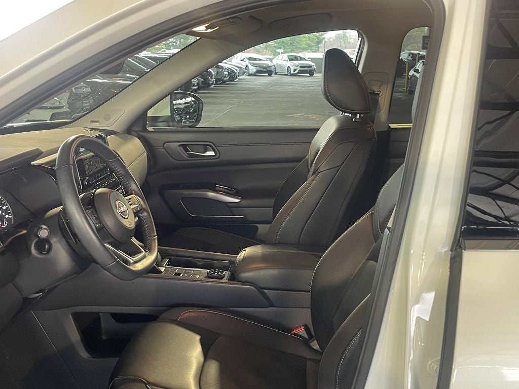 2024 Nissan Pathfinder SL