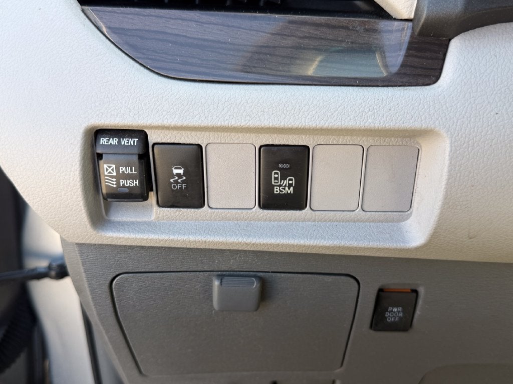 2017 Toyota Sienna XLE 8 Passenger