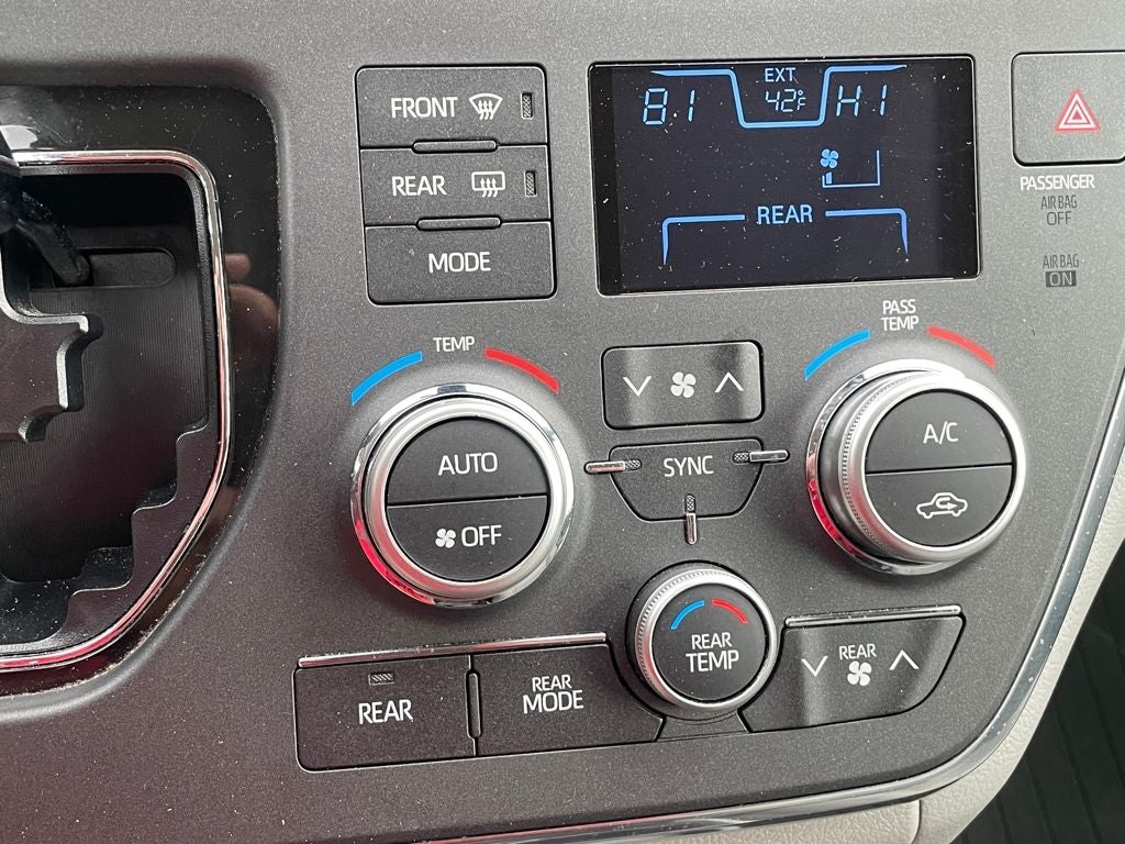 2018 Toyota Sienna XLE 8 Passenger