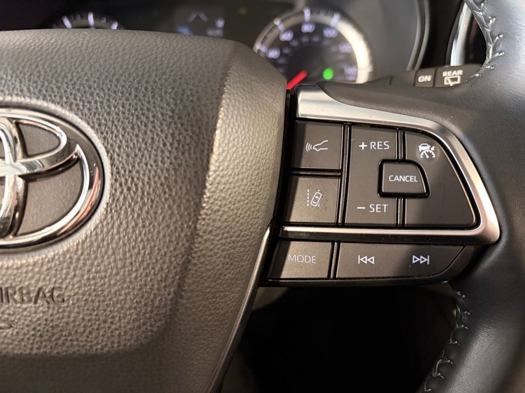 2021 Toyota HIGHLANDER LE