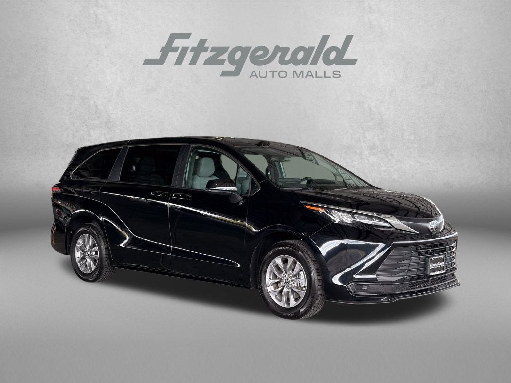 2026 Toyota Sienna LE 7 Passenger