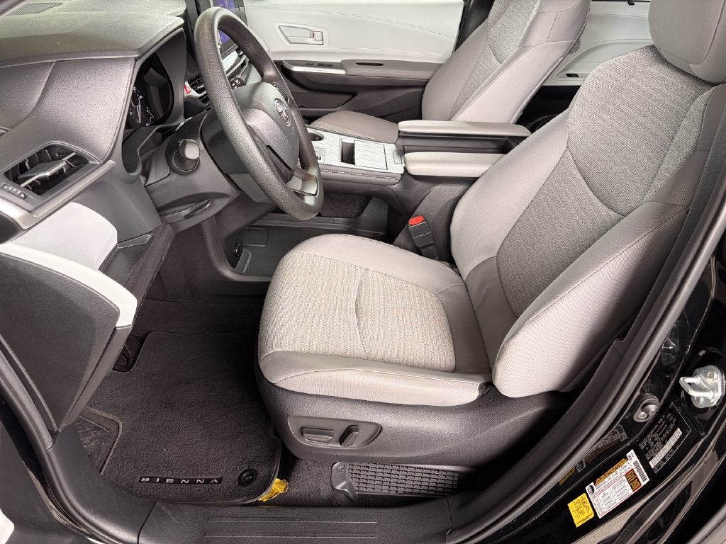 2026 Toyota Sienna LE 7 Passenger
