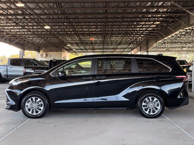 2025 Toyota Sienna LE 8 Passenger