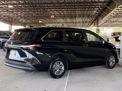 2025 Toyota Sienna LE 8 Passenger