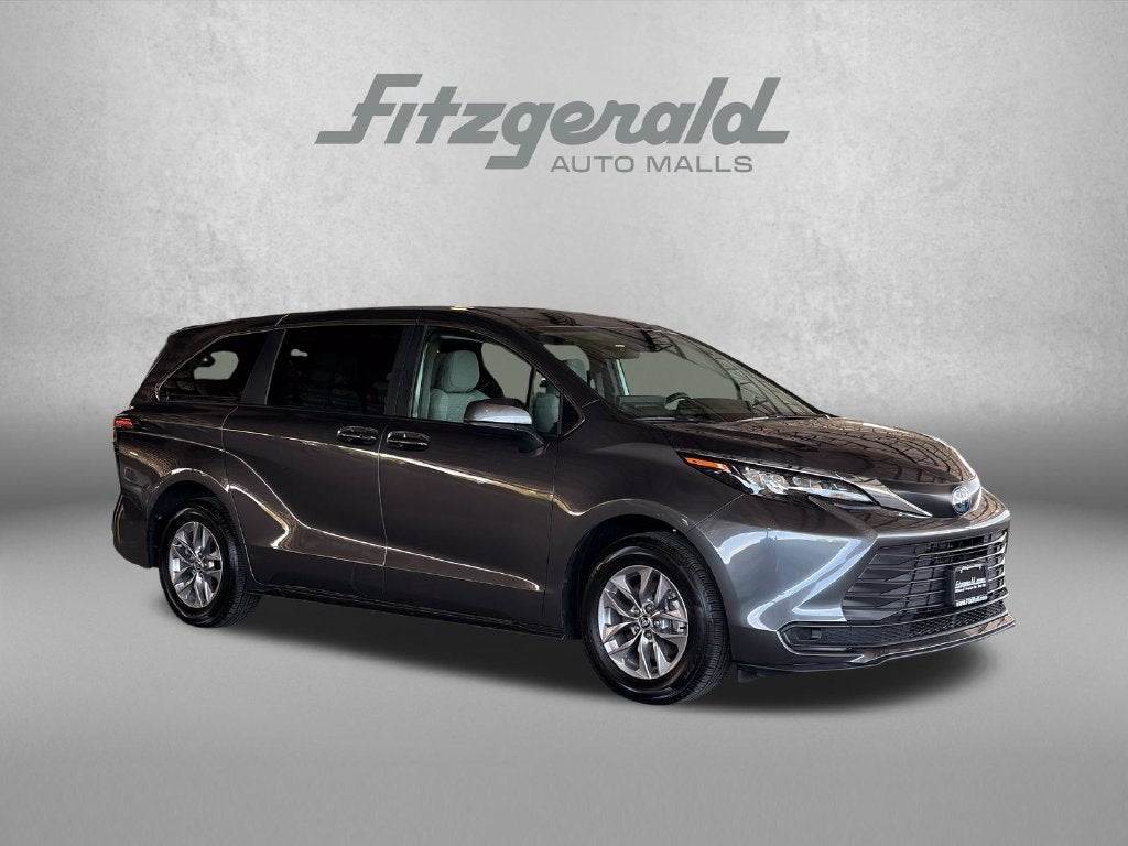 2025 Toyota Sienna LE 8 Passenger