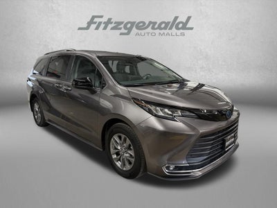 2022 Toyota SIENNA XLE XLE