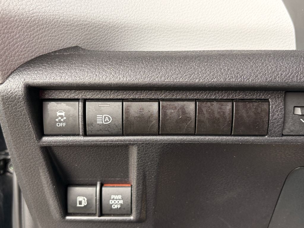 2025 Toyota SIENNA XLE XLE 8 Passenger