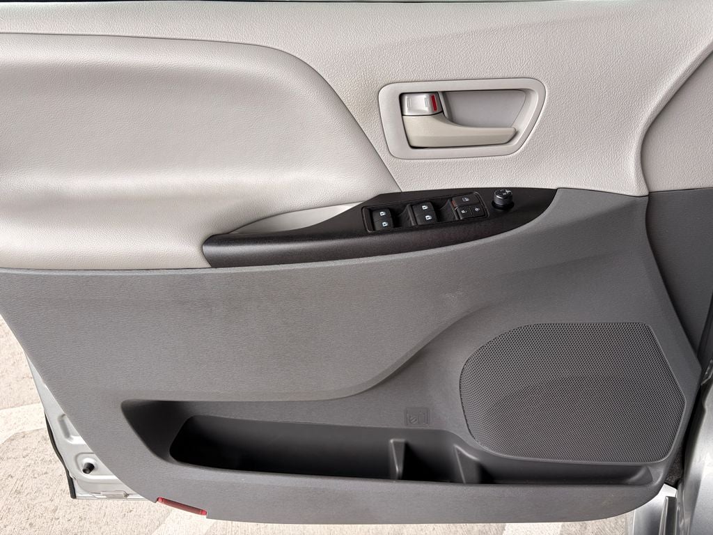 2020 Toyota Sienna L 7 Passenger