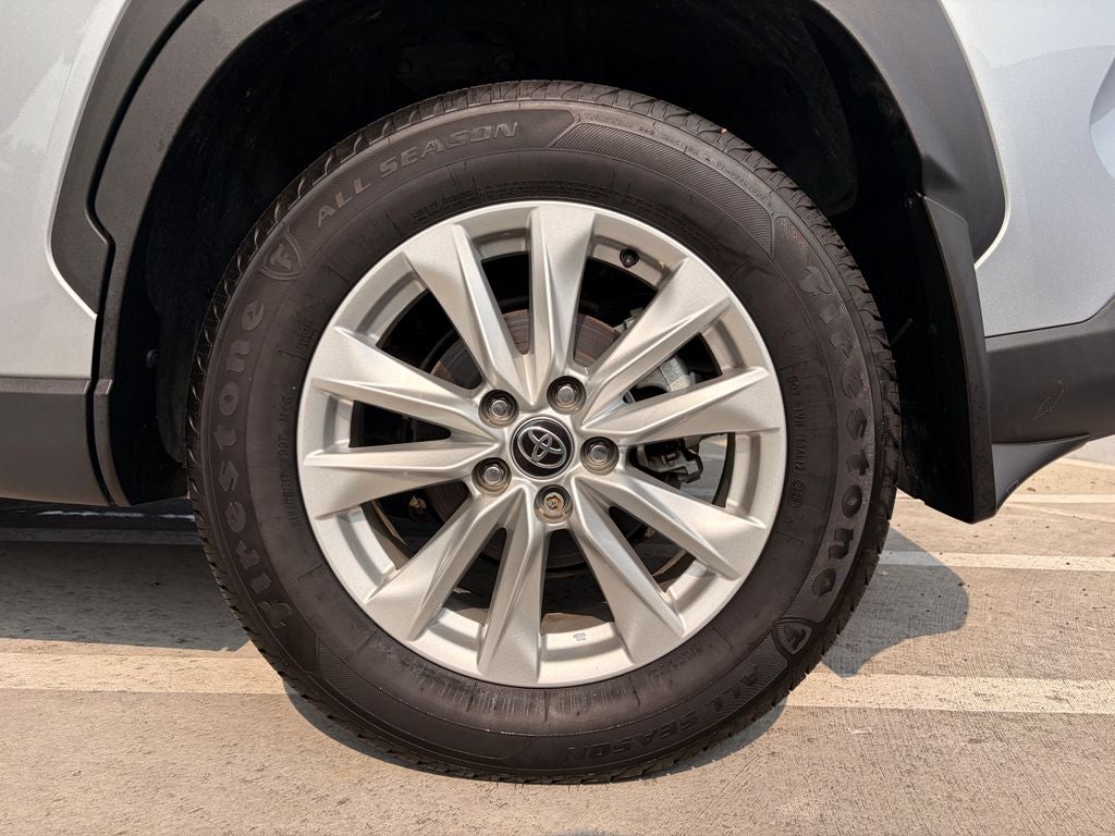 2024 Toyota Corolla Cross LE
