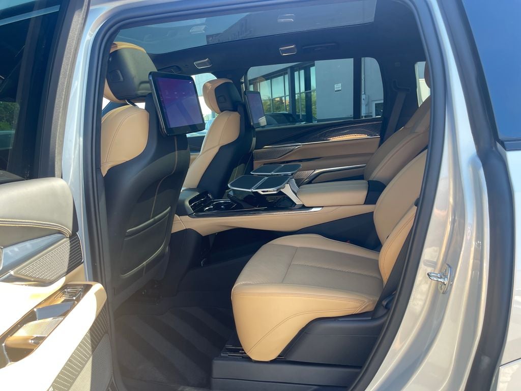 2025 Cadillac ESCALADE IQ Luxury 2