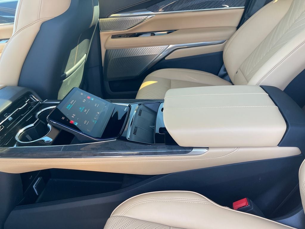 2025 Cadillac ESCALADE IQ Luxury 2