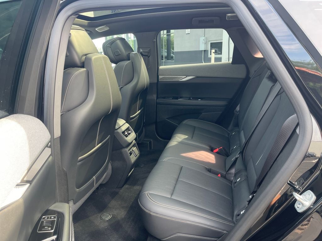 2025 Cadillac OPTIQ Luxury 2