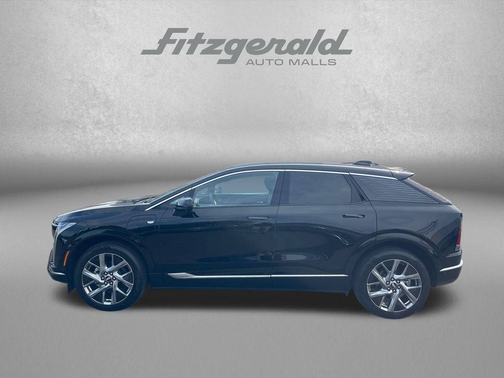 2025 Cadillac OPTIQ Luxury 2
