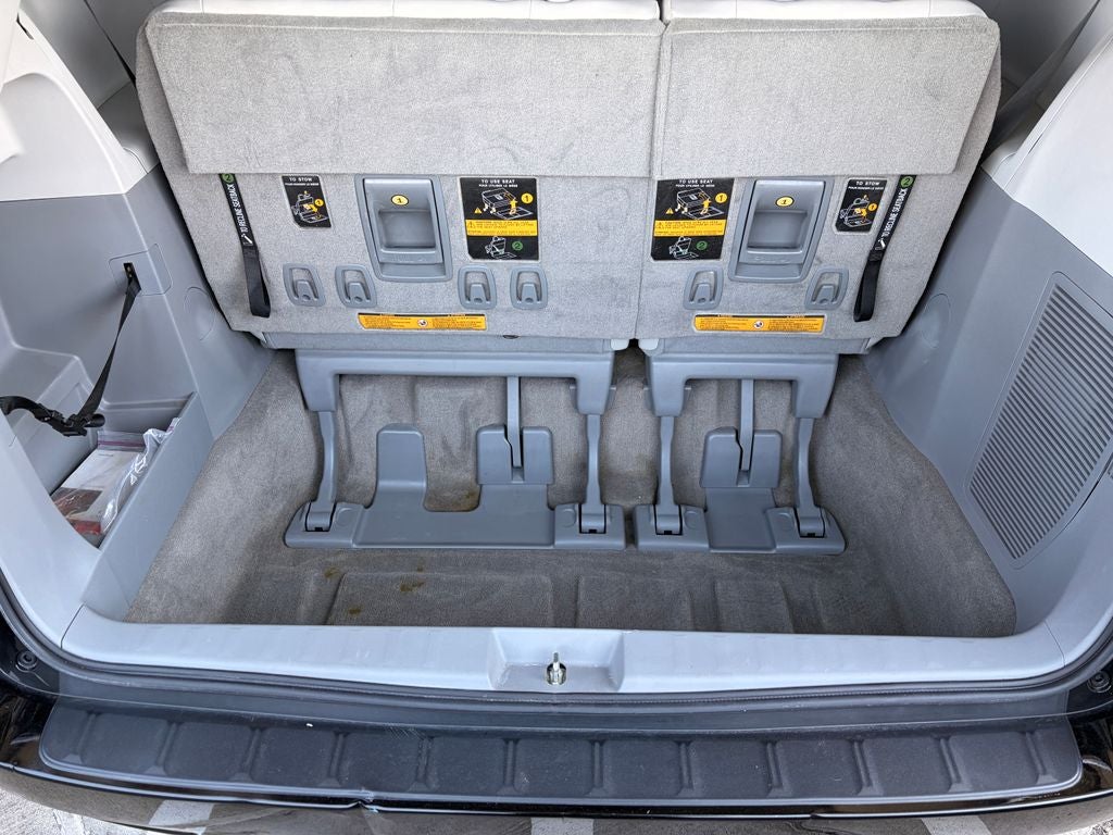 2013 Toyota Sienna XLE 8 Passenger