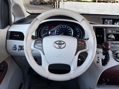2013 Toyota Sienna XLE 8 Passenger