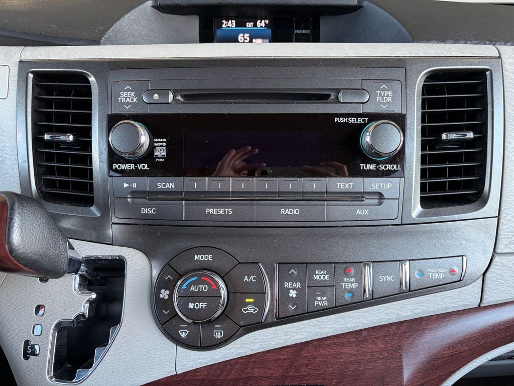 2013 Toyota Sienna XLE 8 Passenger