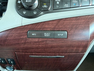 2013 Toyota Sienna XLE 8 Passenger