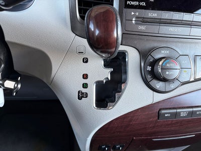 2013 Toyota Sienna XLE 8 Passenger