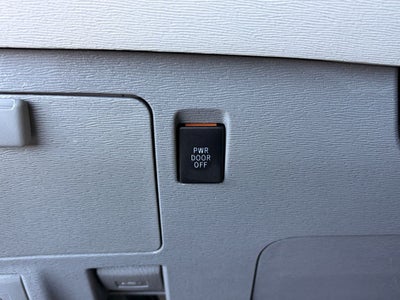 2013 Toyota Sienna XLE 8 Passenger