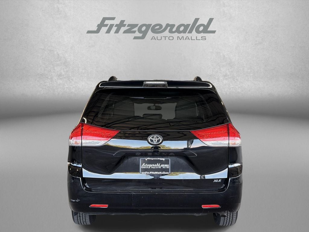 2013 Toyota Sienna XLE 8 Passenger