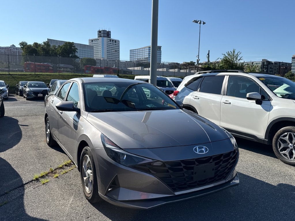 2023 Hyundai Elantra SE