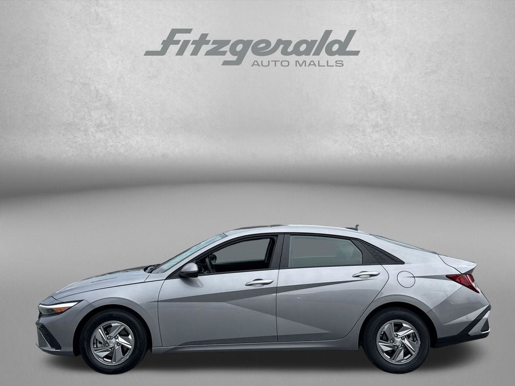 2025 Hyundai Elantra SE