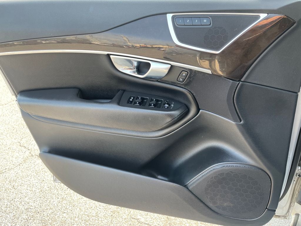 2019 Volvo XC90 T6 Momentum