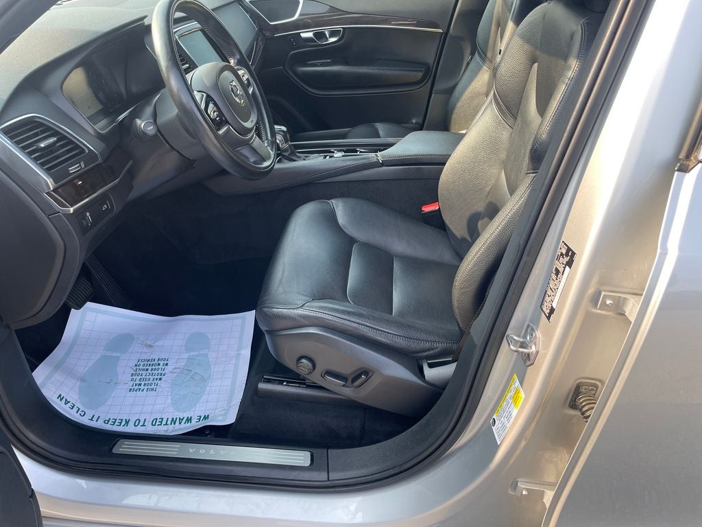 2019 Volvo XC90 T6 Momentum