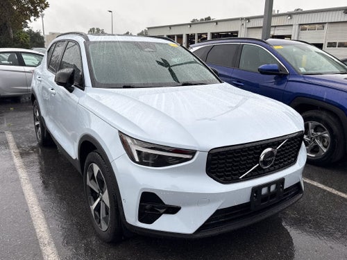 2026 Volvo XC40 B5 Plus