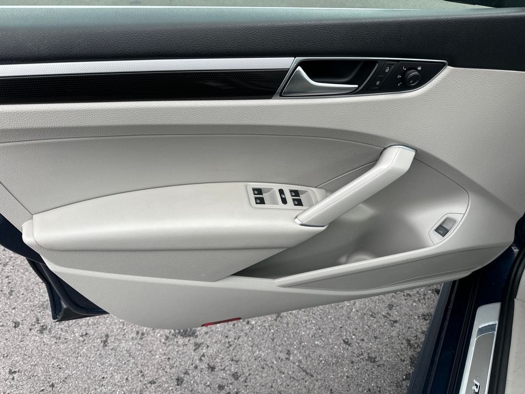 2019 Volkswagen Passat 2.0T SE R-Line