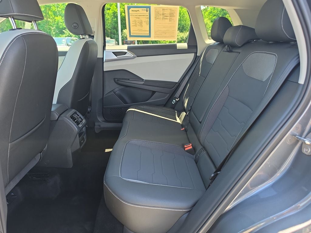 2025 Volkswagen Taos 1.5T SE