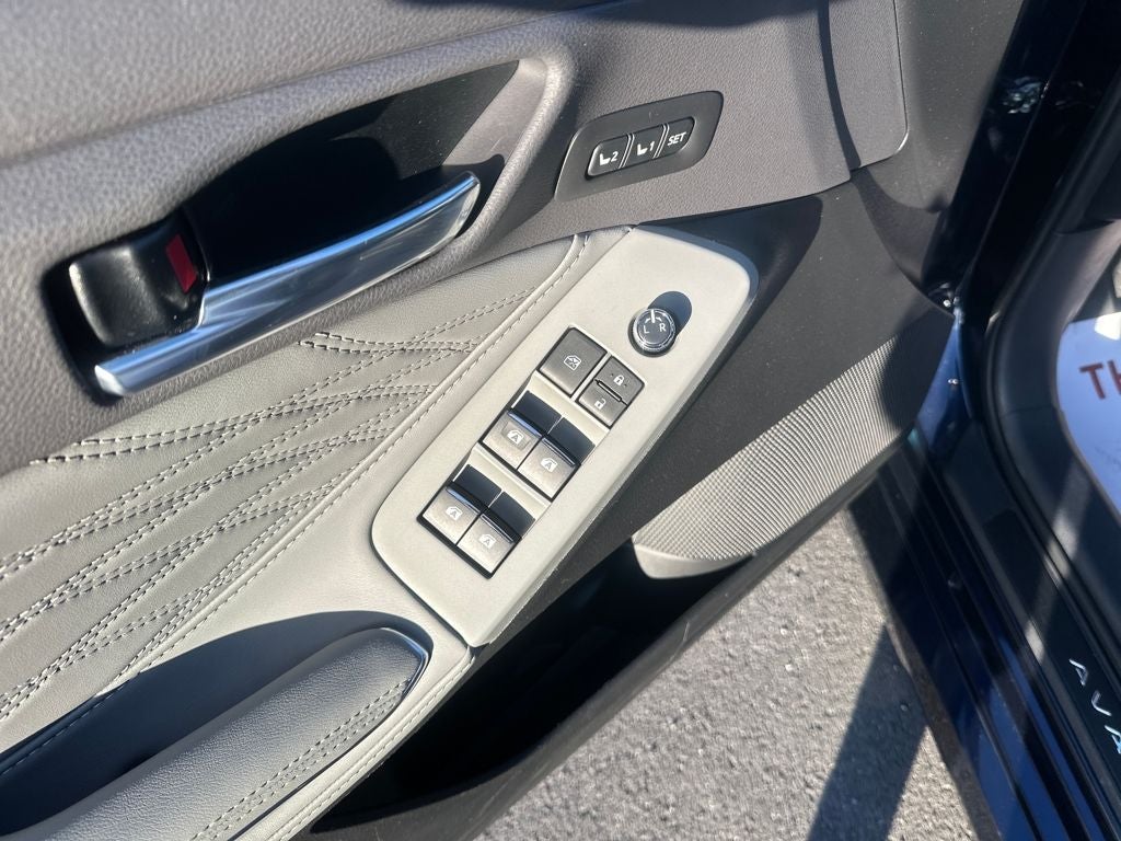 2022 Toyota Avalon Hybrid Limited