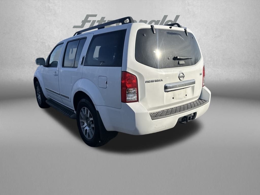 2012 Nissan Pathfinder LE