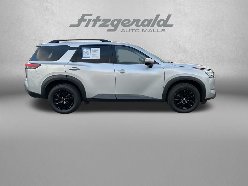 2024 Nissan Pathfinder SV