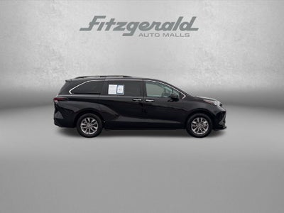 2025 Toyota Sienna XLE 8 Passenger