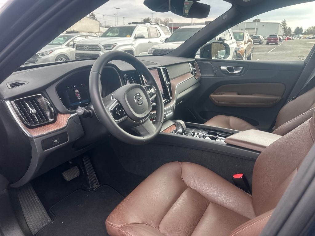 2024 Volvo XC60 B5 Plus Dark Theme