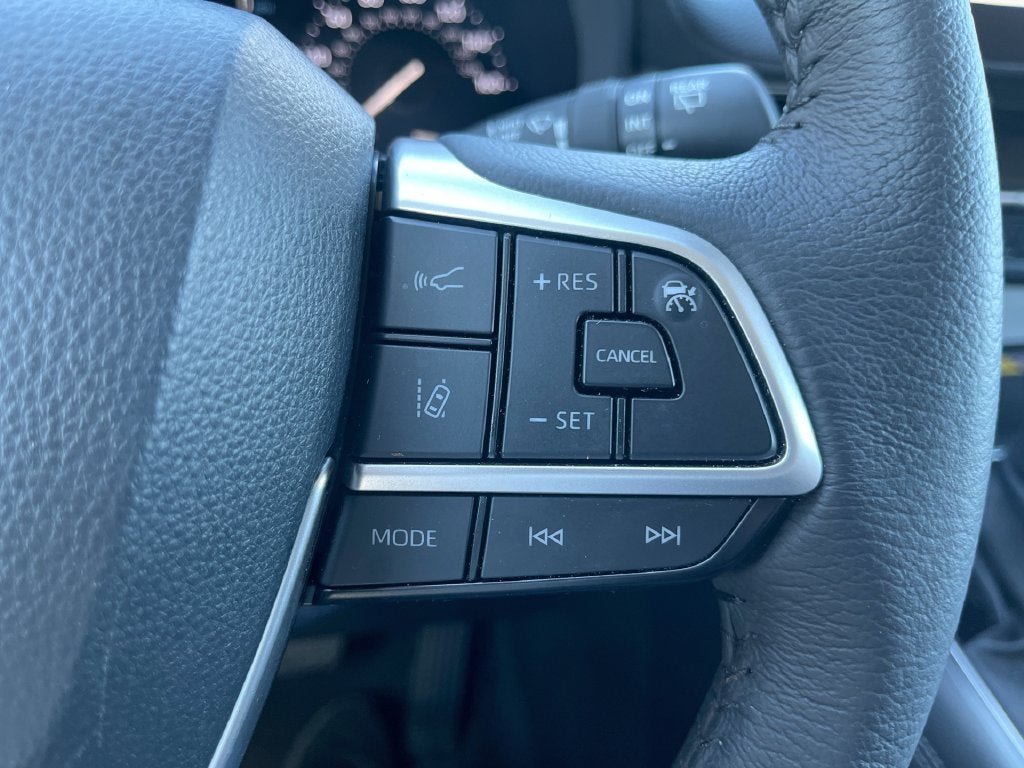 2025 Toyota Sienna XLE 8 Passenger
