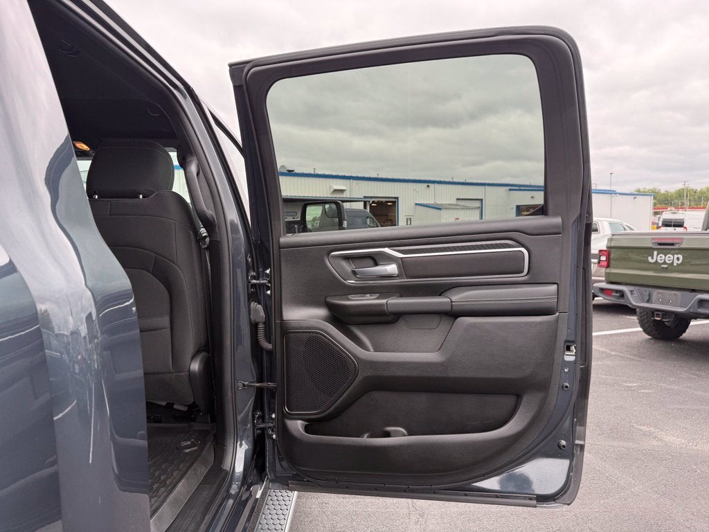2025 RAM 1500 Big Horn Crew Cab 4x4 5'7' Box