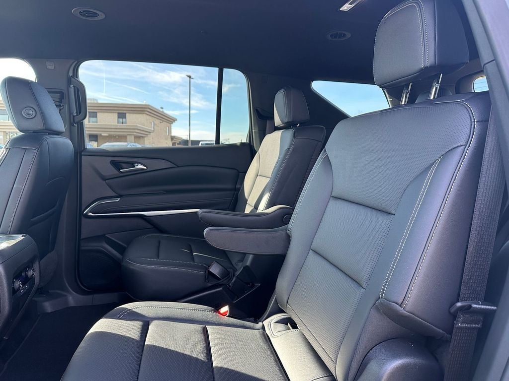 2025 Chevrolet Traverse AWD LT