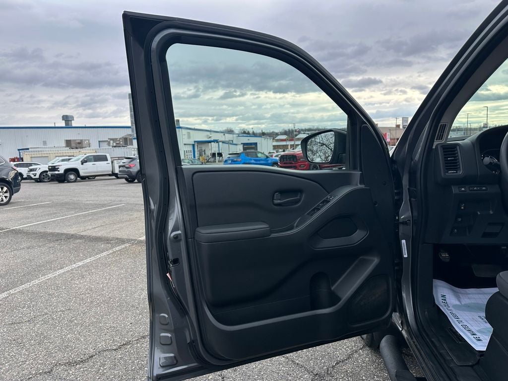 2022 Nissan Frontier Crew Cab S 4x2