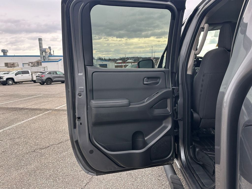 2022 Nissan Frontier Crew Cab S 4x2