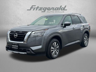 2025 Nissan Pathfinder SL
