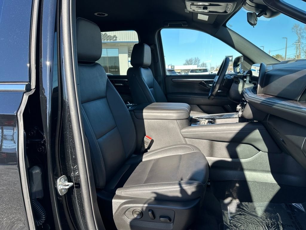 2025 Chevrolet Suburban LT