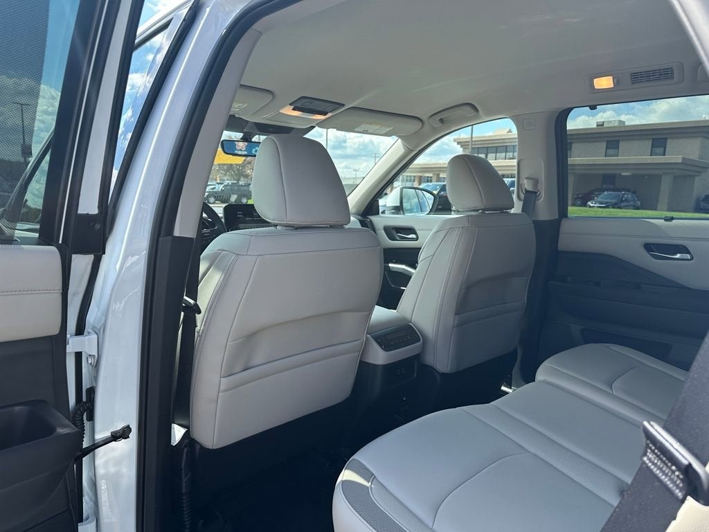 2025 Nissan Pathfinder SL 4WD