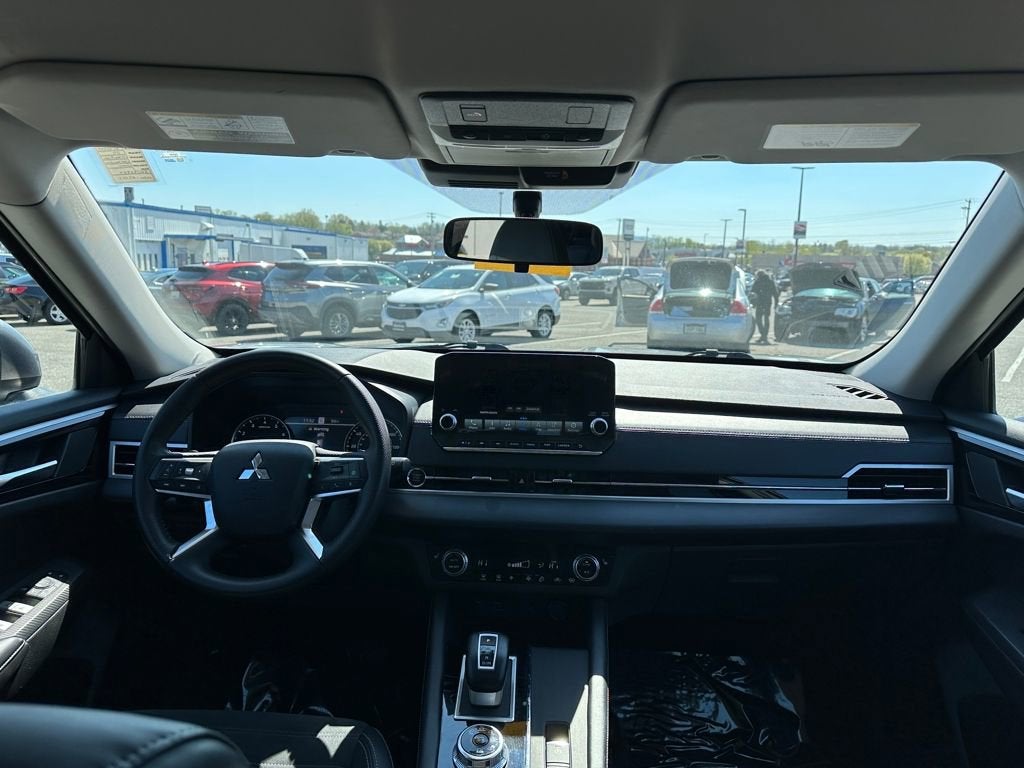 2024 Mitsubishi Outlander SE