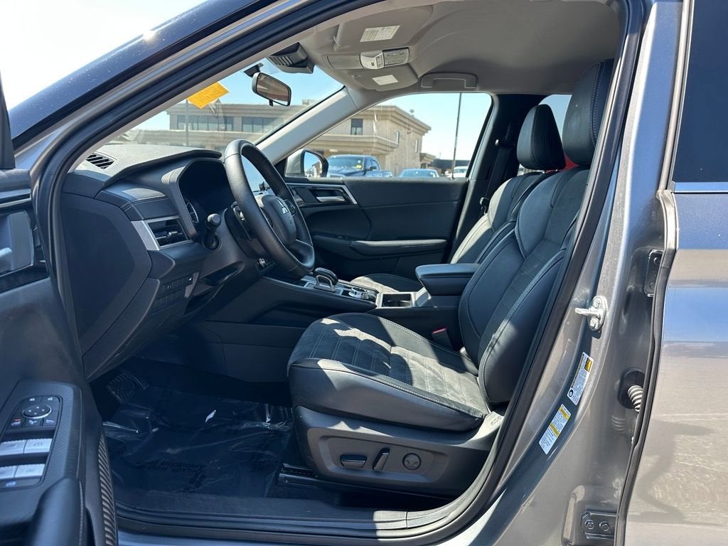 2024 Mitsubishi Outlander SE