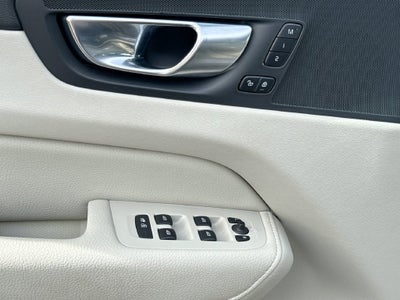 2021 Volvo XC60 T5 Momentum