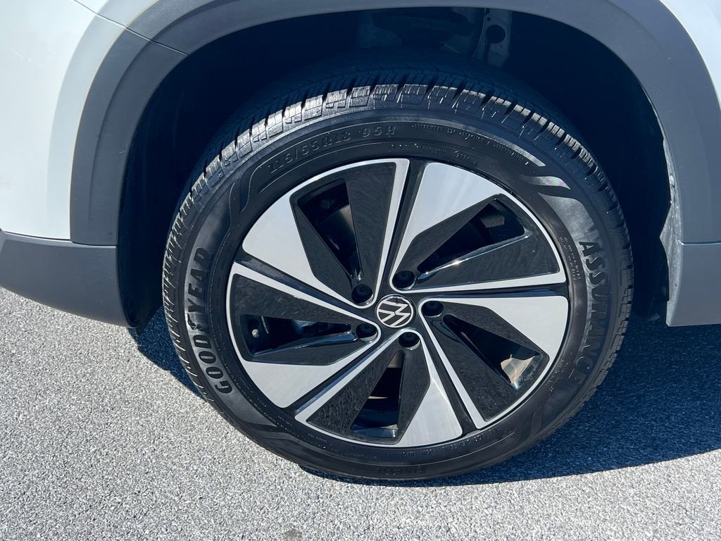 2025 Volkswagen Taos SE